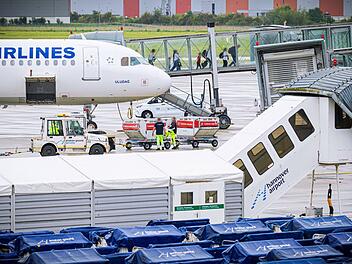 Flughafen Hannover - Ankunft Afghanen mit Aufnahmezusage