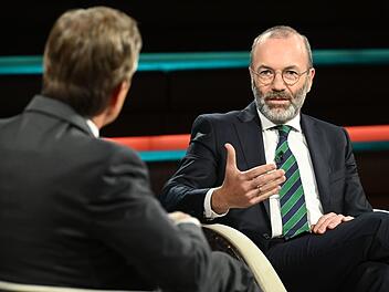 CSU-Vize Manfred Weber äußerte sich vorsichtig zur Europa-Kritik von Donald Trump.