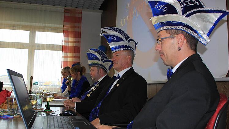 Das Präsidium der Elferratssitzung mit (von rechts) Rainer Hetzel, Günther Walter, Horst Amon Daniela Klinke und Madlen Groll. Foto: Matthias Einwag