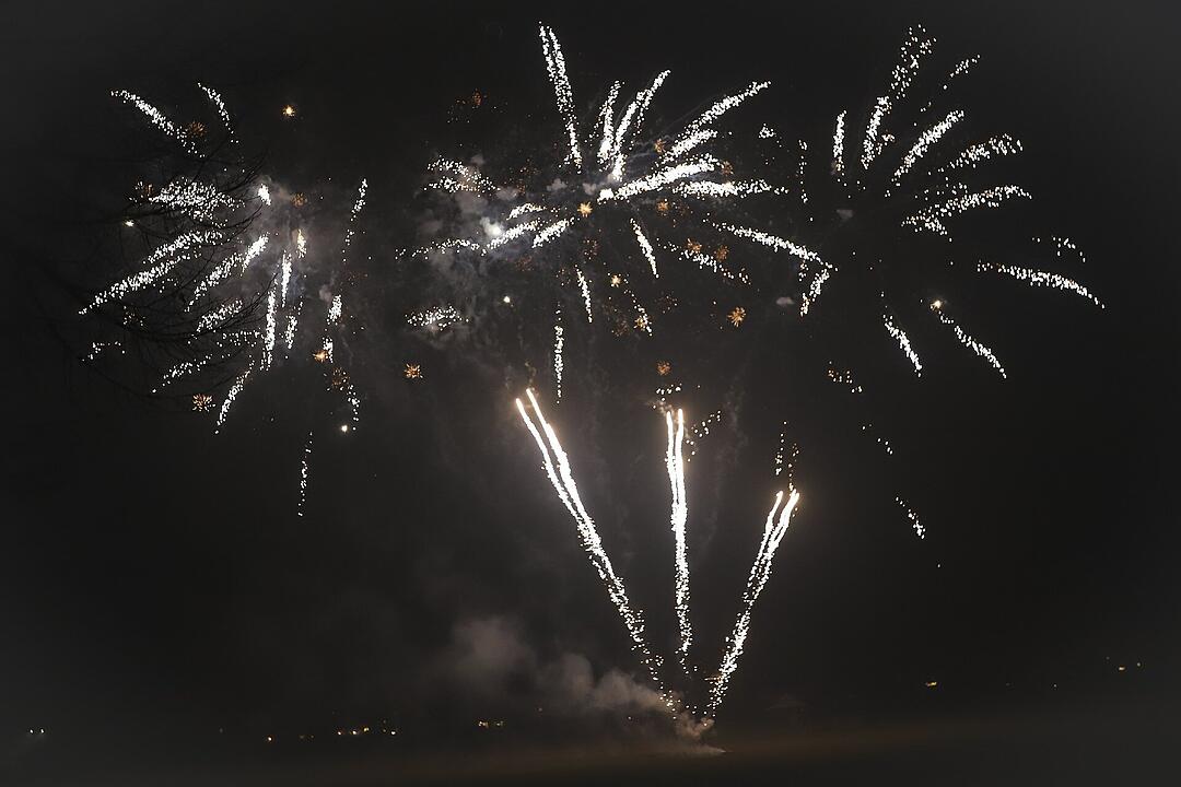 Es wurde in das Jahr 2025 gefeiert.