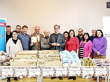 (von links) Hans Derbfu&szlig; (Obermeister Fleischer-Innung Forchheim), Susanne Zapf (Caritas), Markus Wagner (Metzgerei Wagner), Hendrik Beck (Gesch&auml;ftsf&uuml;hrer Kreishandwerkskammer Forchheim), Peter Ehmann (Caritas), Engelbert Erner (B&auml;ckermeister), Ch...