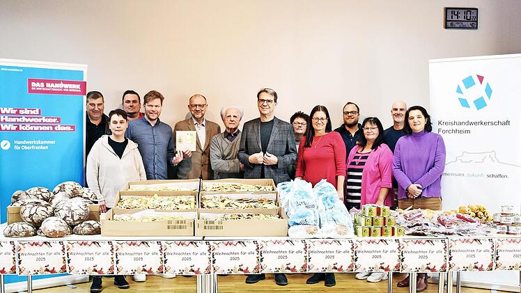 (von links) Hans Derbfuß (Obermeister Fleischer-Innung Forchheim), Susanne Zapf (Caritas), Markus Wagner (Metzgerei Wagner), Hendrik Beck (Geschäftsführer Kreishandwerkskammer Forchheim), Peter Ehmann (Caritas), Engelbert Erner (Bäckermeister), Ch...