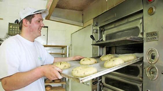 Die Teiglinge kommen in den Ofen.