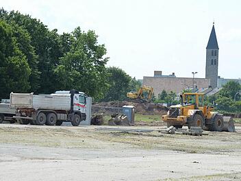 Die Bagger sind da: Zeichen des Baubeginns auf dem Brose-Areal an der Breitenau. Fotos: Ronald Rinklef