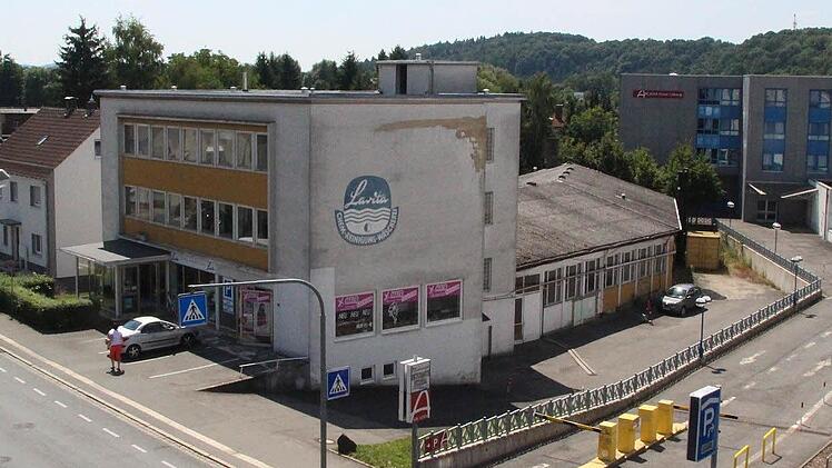Die rückwärtige Halle des "Lavita"-Gebäudes wird abgerissen. Das Vorderhaus bleibt erhalten.