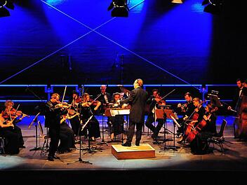 Die Münchner Kammerphilharmonie interpretierte am Sonntagabend im Schönen Hof der Plassenburg die Vier Jahreszeiten von Antonio Vivaldi und die gleichnamige Komposition von Astor Piazzolla. Fotos: Stephan Herbert Fuchs