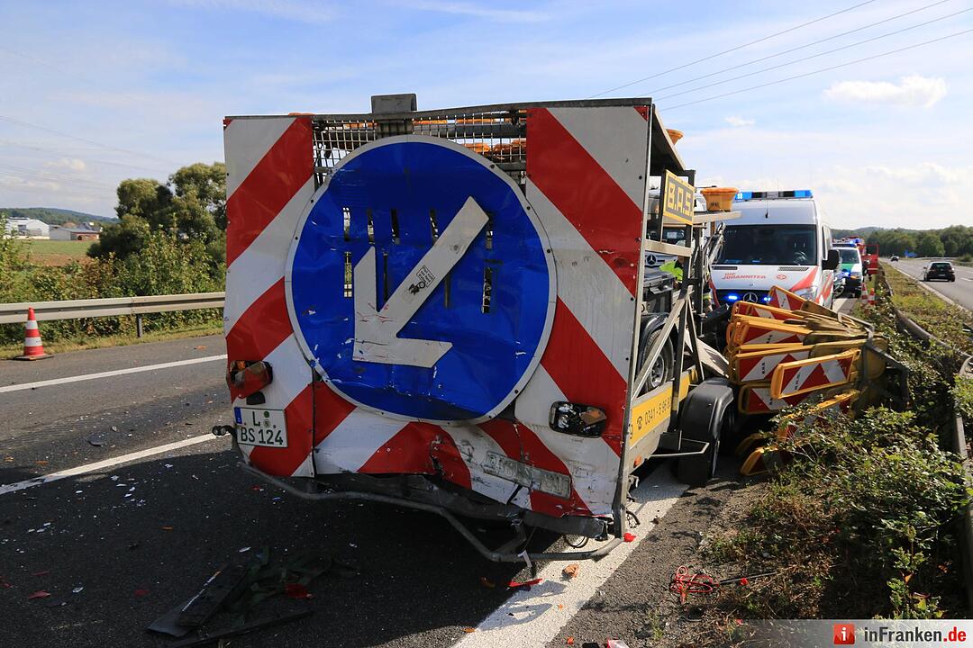 Lkw donnert in WarnleitanhŠnger von Wanderbaustelle - Autofahrer wenden eigenstŠndig und werden zu Geisterfahrern
