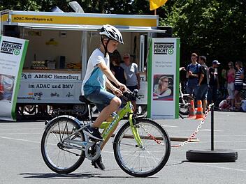 Beim gemeinsam von AMSC und Gebietsverkehrswacht Hammelburg ausgerichteten Jugend-Fahrradturnier "Mit Sicherheit ans Ziel" können Mädchen und Jungen im Alter von acht bis 15 Jahren viel Spaß haben und zugleich auf spielerische Weise ihre Perfektion mit dem Fahrrad verbessern. Im Bild: Vorjahres-Gesamtsieger Fabrice Koslowski.Karlheinz Franz