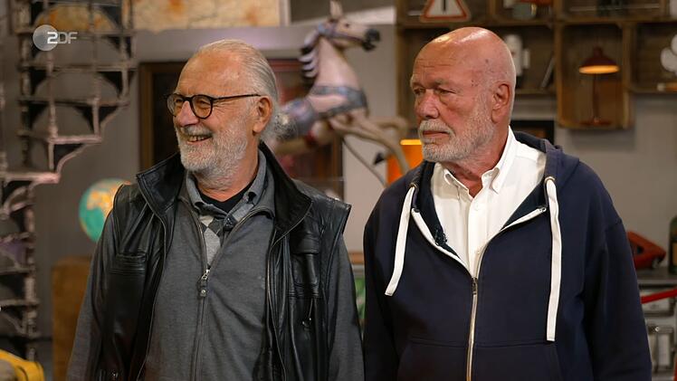 Die Vase habe er auf Murano bei Venini gekauft, berichtete Bernd (rechts), der mit seinem Freund Werner angereist war.