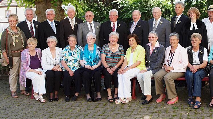 Ihre Diamantene Konfirmation konnten diese Gläubigen feiern  Foto: Alfred Thieret