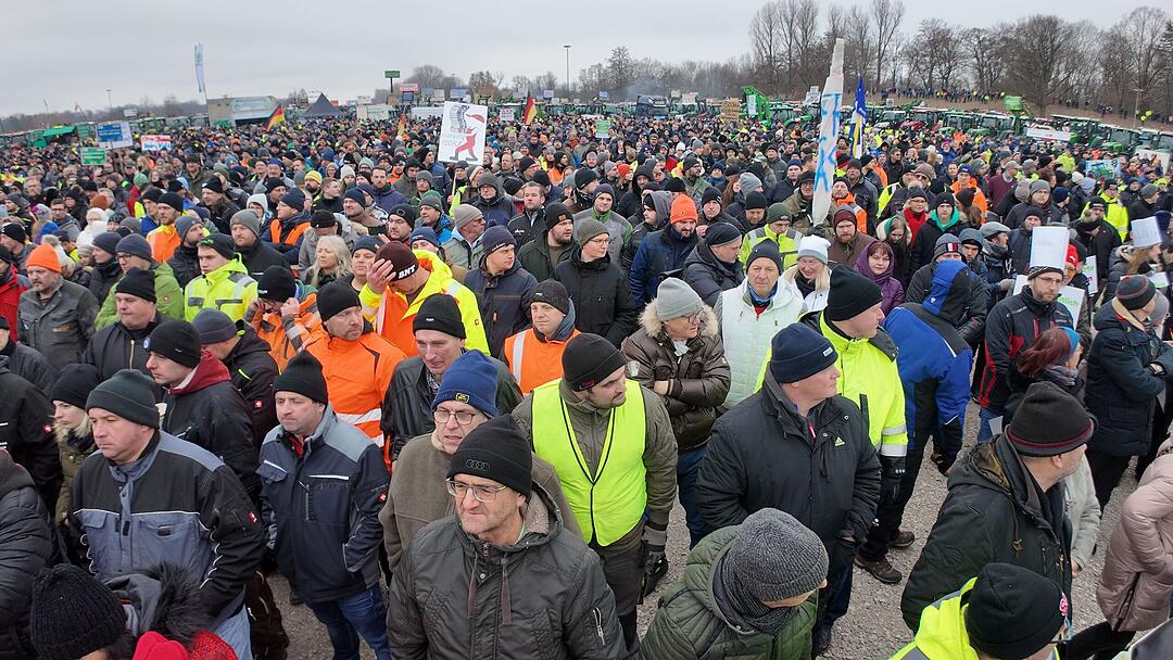 Bilder von der Mega-Demo in Nürnberg: Tausende Bauern demonstrieren