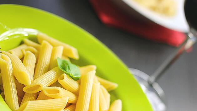 F&uuml;r perfekt gekochte Nudeln wird viel Wasser verwendet und auf &Ouml;l verzichtet.