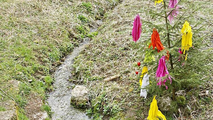 Die Engelhardsberger dagegen schmücken immer zu Ostern den Überlauf ihrer Quelle.