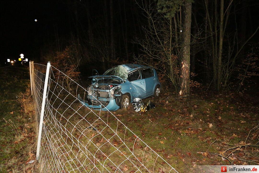 Unfall auf B505: Frau prallt mit Pkw gegen Baum