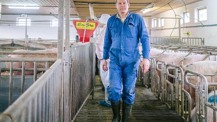 Im Stall fühlt sich Klaus Siegelin sichtlich wohl.