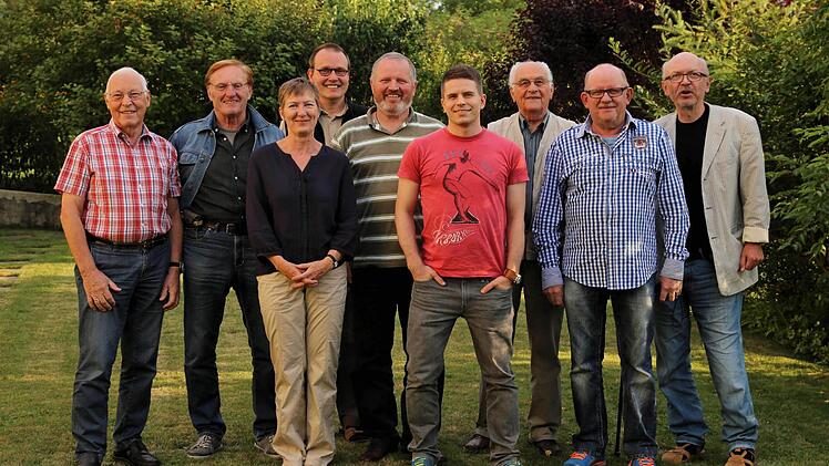 Die Mitglieder des erfolgreichen Rhönklub-Fotokreises (von links): Dr. Johannes Becker, Horst Müller, Ilse Schwarz, Gerd Wetzels, Lothar Nöth, Martin Nöth, Horst Kreutz, Wolfgang Bayer und Dieter Britz.  Foto: Fotokreis