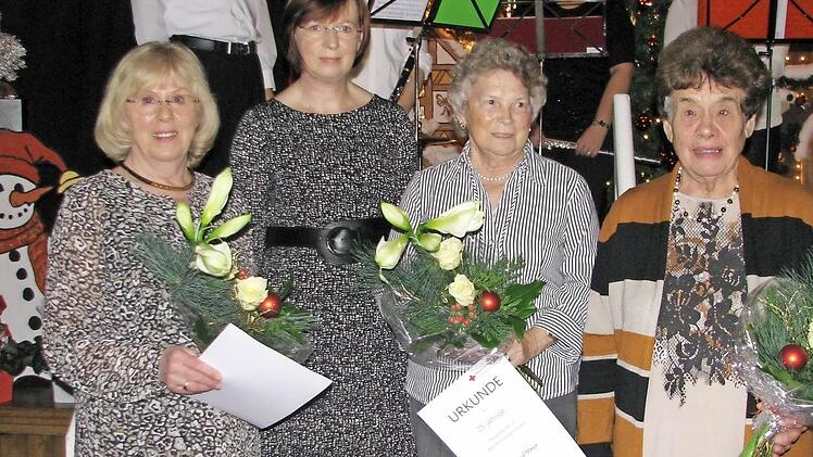 Für ihre Vereinstreue geehrt wurden (von links) Anita Eppler, Birgit Mann, Gertrud Ittner und Irene Wicklein.  Foto: Norbert Karbach