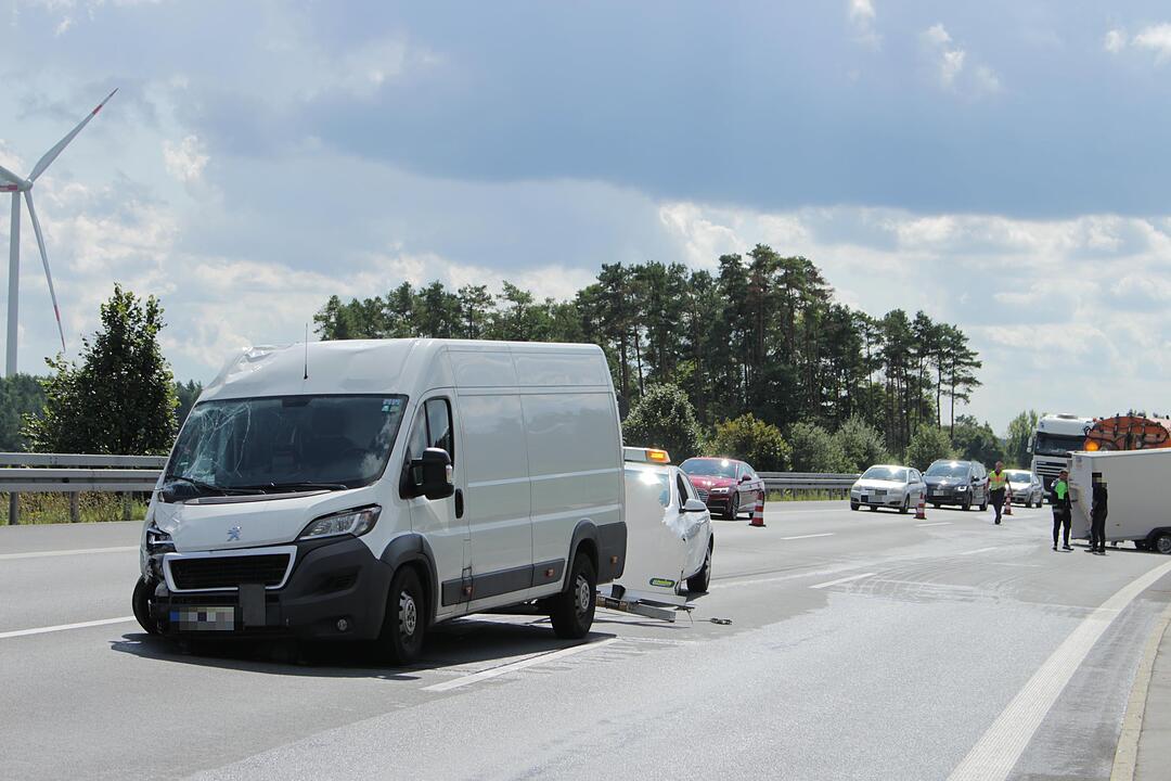 Pegnitz: Vater und Sohn rasen in Absicherungsfahrzeug
