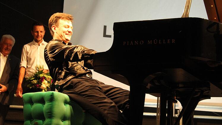 Ausnahmepianist Alexander Yakovlev, meist hochkonzentriert, hatte hier auch sichtlich viel Spaß am Spiel.  Foto: Markus Häggberg