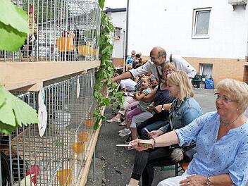 Vorsitzender Norbert Wittmann erläuterte der weiblichen Jury, worauf beim Werten zu achten ist.