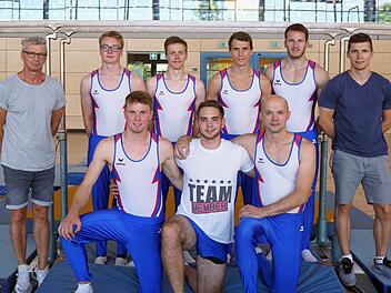 Das erfolgreiche Team der TG Obermain mit Betreuer Clemens Weisser (links) bietet leistungsorientierten Turnern eine Gelegenheit, Wettkampferfahrung zu sammeln.  Foto: Klaus Gagel
