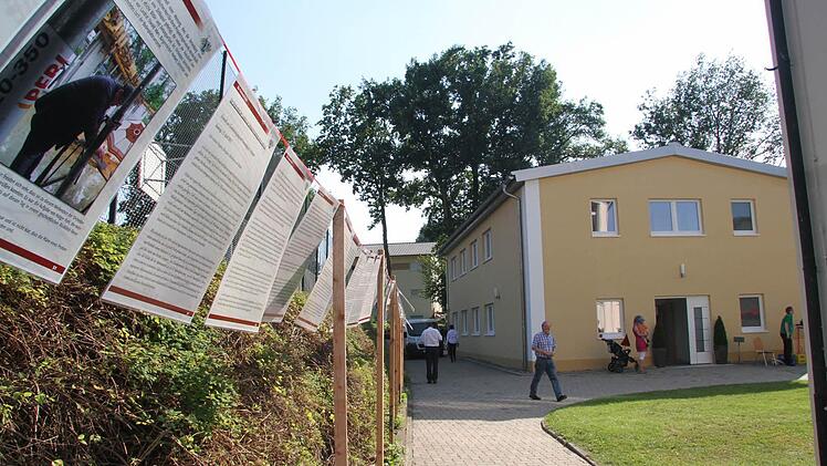 Eine Fotodokumentation spannte den roten Faden vom alten Probenraum bis zum neuen Probenheim.  Foto: Sonja Adam