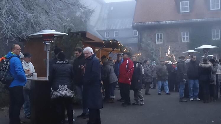 Der Adventsmarkt am Kreuzberg am ersten Adventswochenende der Anlaufpunkt in der Rhön.