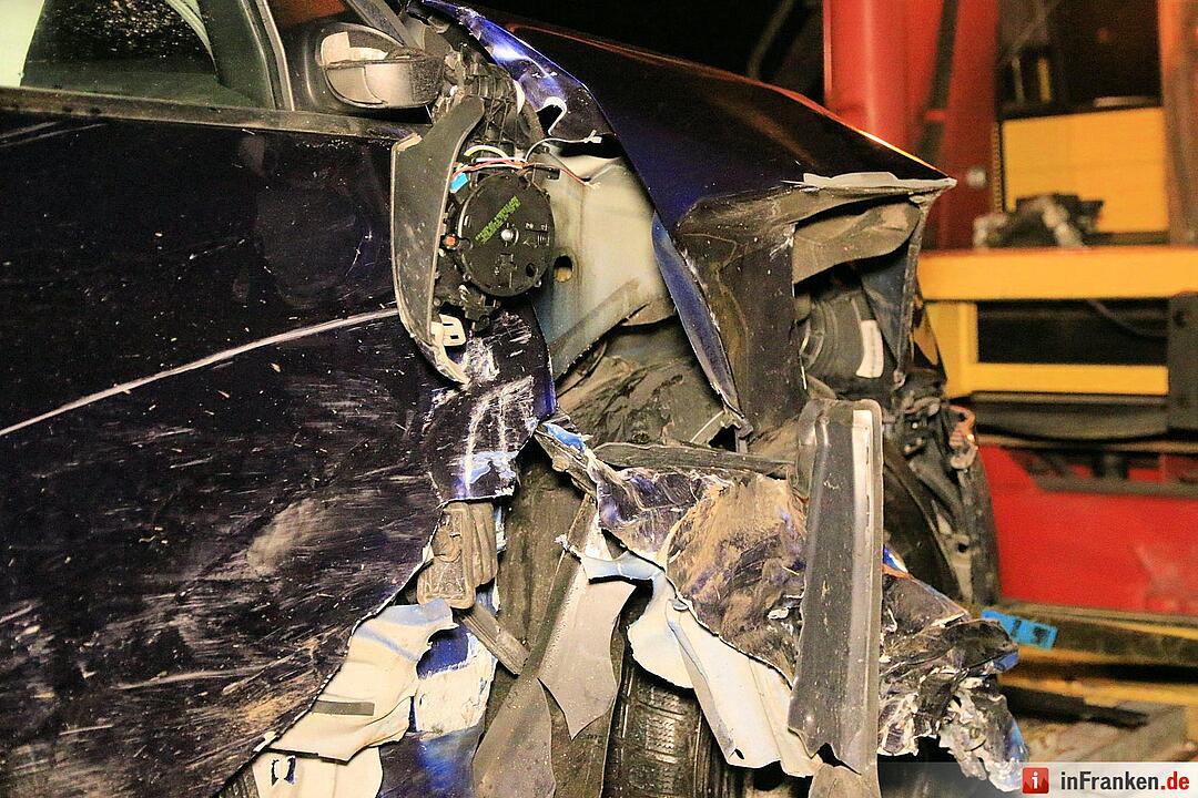 Strullendorf: Raserei endet im Gartenzaun