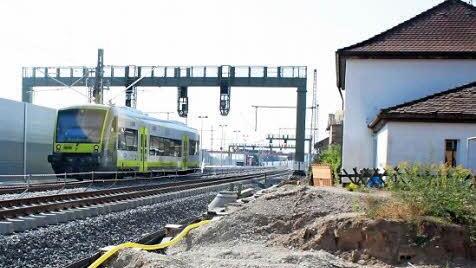 Auch am Bahnhof Breitengüßbach ist die Bahn zum Ort noch hin offen.