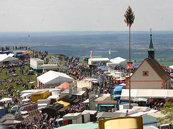 Ab 5. Mai zieht das "Bergfest der Franken" wieder tausende von Besuchern auf das Walberla.  Foto: FT-Archiv