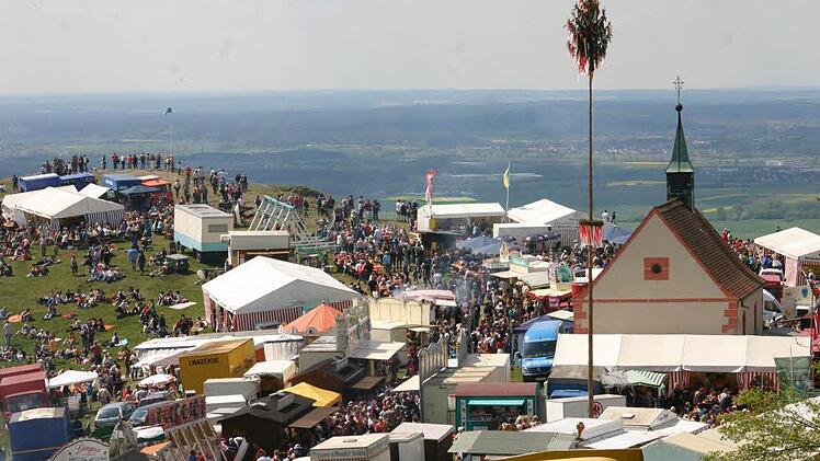 Ab 5. Mai zieht das "Bergfest der Franken" wieder tausende von Besuchern auf das Walberla.  Foto: FT-Archiv