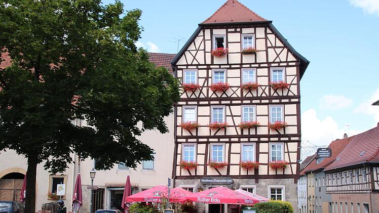 Der Bayerische Hof auf dem Marktplatz dient auch von Gästen besucht, die nur nach einer Toilette suchen. Thomas Malz