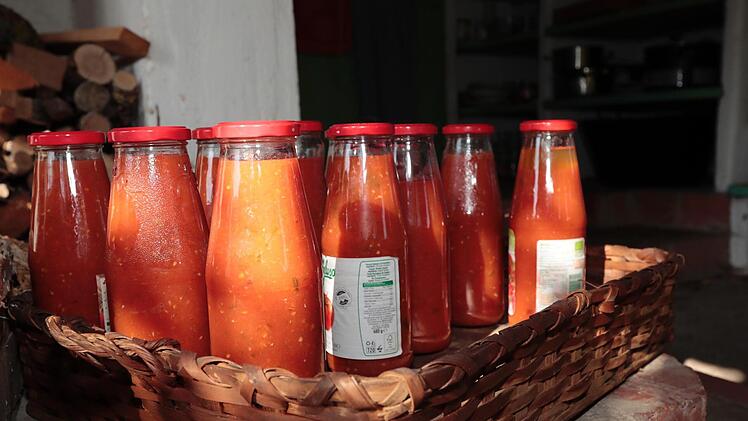 Eingekochte Tomaten aus eigenem Anbau