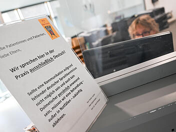 Schild Praxis für Kinder- und Jugendmedizin