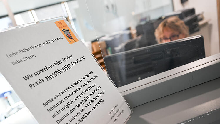 Schild Praxis für Kinder- und Jugendmedizin