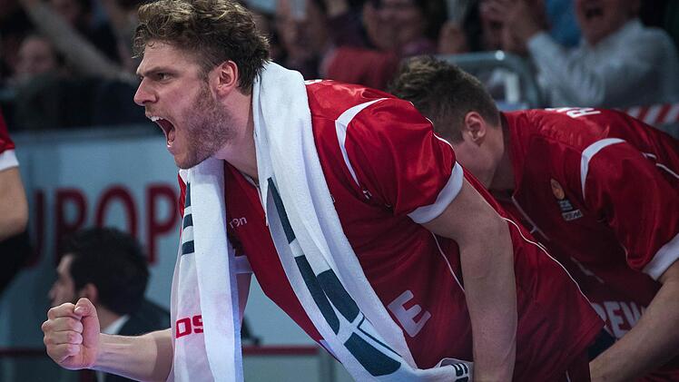 Ein Sieg alleine reicht den Brose Baskets und Lucca Staiger am Donnerstag gegen Vitoria nicht. Sie sind auch auf Sch&uuml;tzenhilfe angewiesen. Foto: Nicolas Armer/dpa
