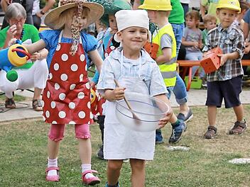 Koch Lorenz und Gärtnerin Anna bei der Beruferunde  Foto: Katharina Becht