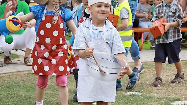 Koch Lorenz und Gärtnerin Anna bei der Beruferunde  Foto: Katharina Becht