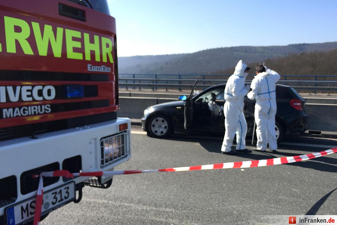 Beziehungstat auf der A3: Erstochene Frau in Unfallwagen auf AutobahnbrŸcke gefunden - Fahrer stŸrzt sich in den Tod