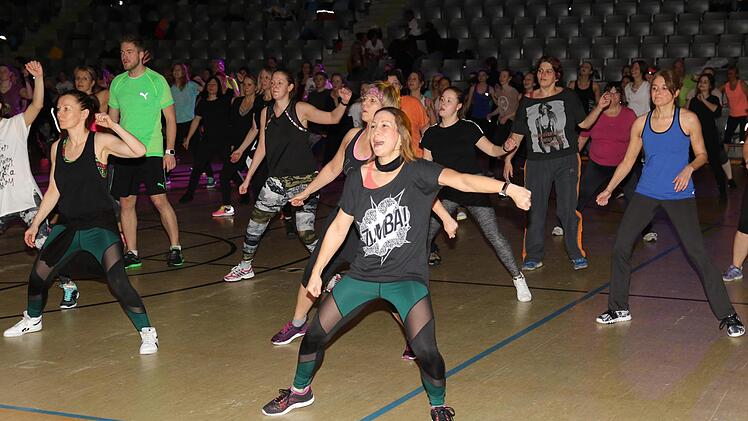 Fetzig und flott ging es zu bei der 1. Coburger Fitnessnacht. Foto: Wolfgang Desombre