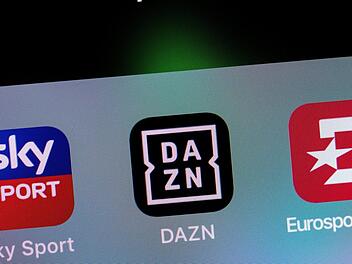 Wer Fußball-Champions-League sehen will, muss ab dieser Saison zahlen.  Allerdings nimmt  gerade das Bundeskartellamt die Zusammenarbeit zwischen Sky mit dem Streamingdienst DAZN  unter die Lupe. Foto: Rolf Vennenbernd/dpa