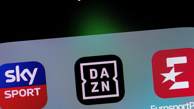 Wer Fußball-Champions-League sehen will, muss ab dieser Saison zahlen.  Allerdings nimmt  gerade das Bundeskartellamt die Zusammenarbeit zwischen Sky mit dem Streamingdienst DAZN  unter die Lupe. Foto: Rolf Vennenbernd/dpa