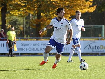 Daniel Baier (links) und Daniel Hoch treffen mit dem TSV Burgebrach im Teilkreis-Finale des Toto-Pokals heute auf den FC Wacker Bamberg, gespielt wird auf Kunstrasen beim FC Eintracht Bamberg. Foto: sportpress