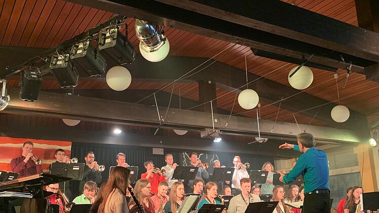 Ehemaligenkonzert in der Aula des Frobenius-Gymnasiums in Hammelburg.  Foto: Jacqueline Vera Edgü-Mihm