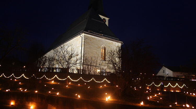 Die sch&ouml;nsten Fotos von der Lichterprozession in Volsbach