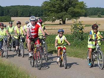 Jung und Alt "strampeln in Franken" für eine guten Zweck.  Foto: privat