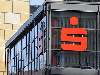 Keine Großbank und auch keine Privatbank, aber doch schon eine große Bank. 120000 Kunden hat die Sparkasse Bamberg, das entspricht einem Marktanteil von über 50 Prozent. Über den neuen Vorstandsvorsitzenden entschieden jetzt die gewählten Bürgervertreter.  Foto: Ronald Rinklef