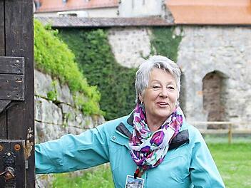 Die Kronacherin Marianne Höfner ist seit 2002 Gästeführerin. Seitdem ist sie mit Begeisterung dabei und wie sie selbst sagt "aus Liebe hängengeblieben". Foto: Mariell Dörrschmidt
