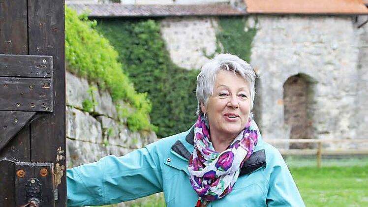 Die Kronacherin Marianne Höfner ist seit 2002 Gästeführerin. Seitdem ist sie mit Begeisterung dabei und wie sie selbst sagt "aus Liebe hängengeblieben". Foto: Mariell Dörrschmidt