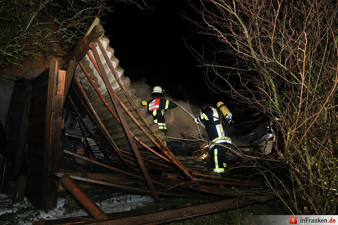 Großeinsatz: Scheunenbrand in Seigendorf